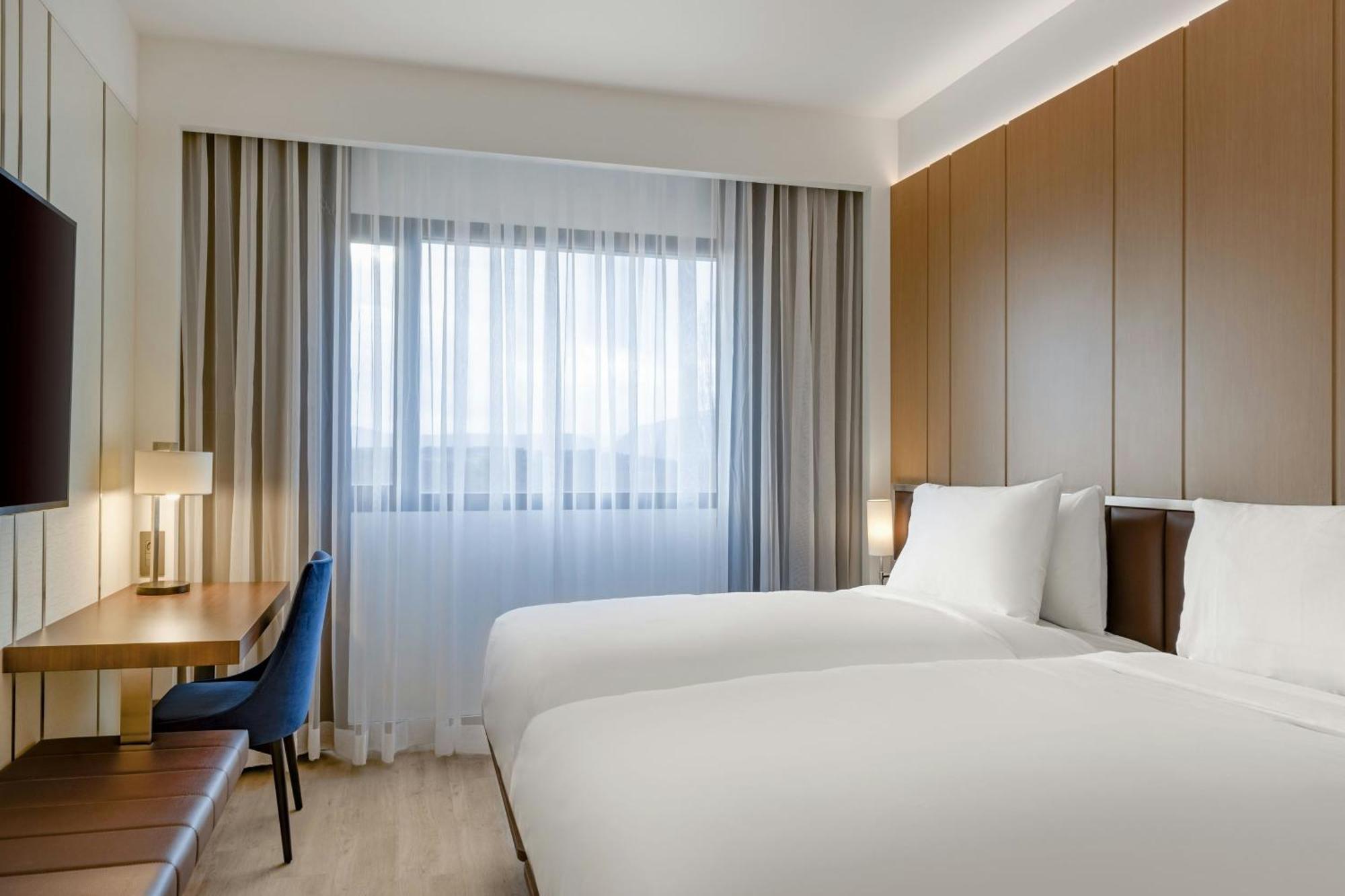 Ac Hotel By Marriott سا جوليا أو جين المظهر الخارجي الصورة